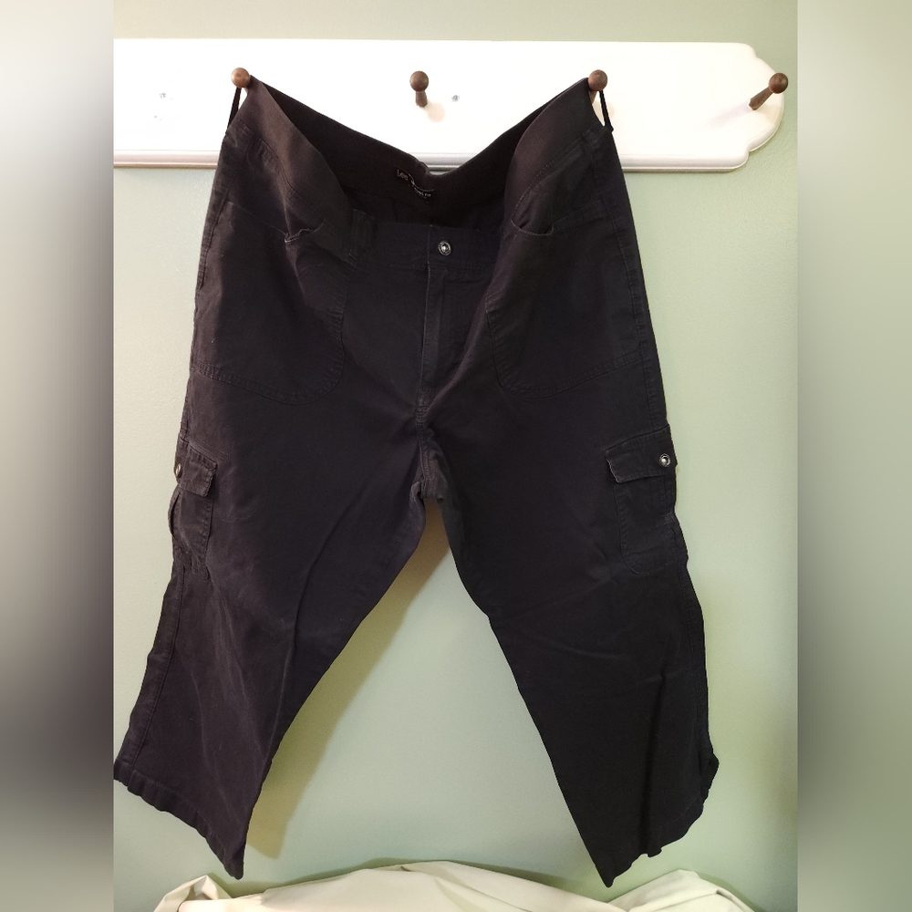 Lee relaxed fit mid rise capri size 18 cargo pants